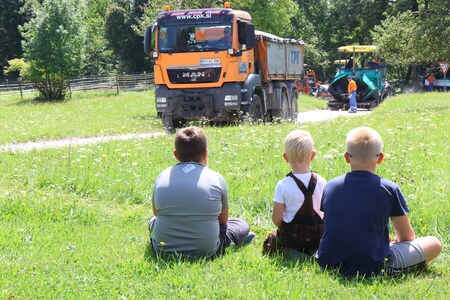 ASFALTIRANJE CESTE SKOZI JERŠIČE 01 FOTO LJUBO VUKELIČ